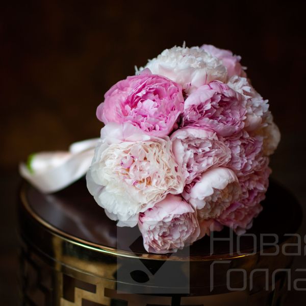 Букет невесты из пионов