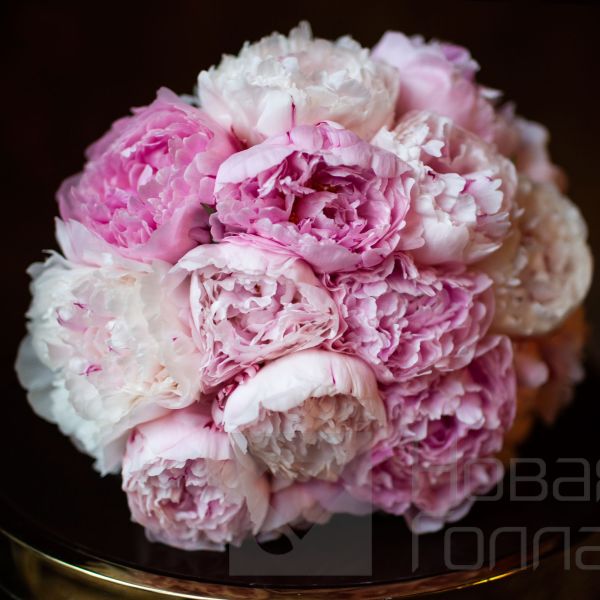 Букет невесты из пионов