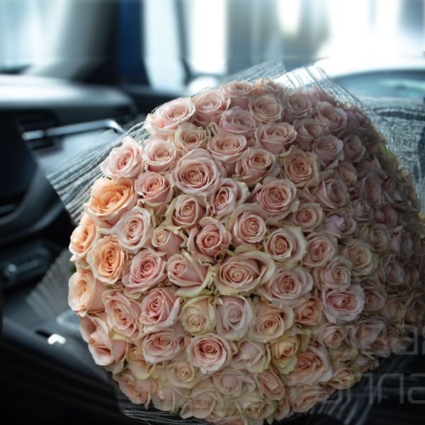 Букет Принцессы 101 нюдовая роза 60 см