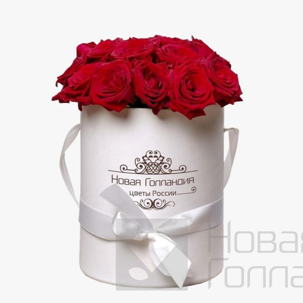 15 красных роз в маленькой белой шляпной коробке №165
