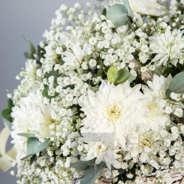 Хризантемы в корзине