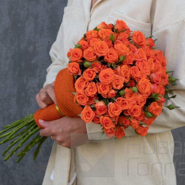 Букет 21 кустовая оранжевая роза