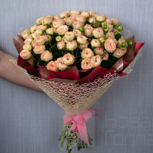 Букет 21 светлая кустовая пионовидная роза 50 см