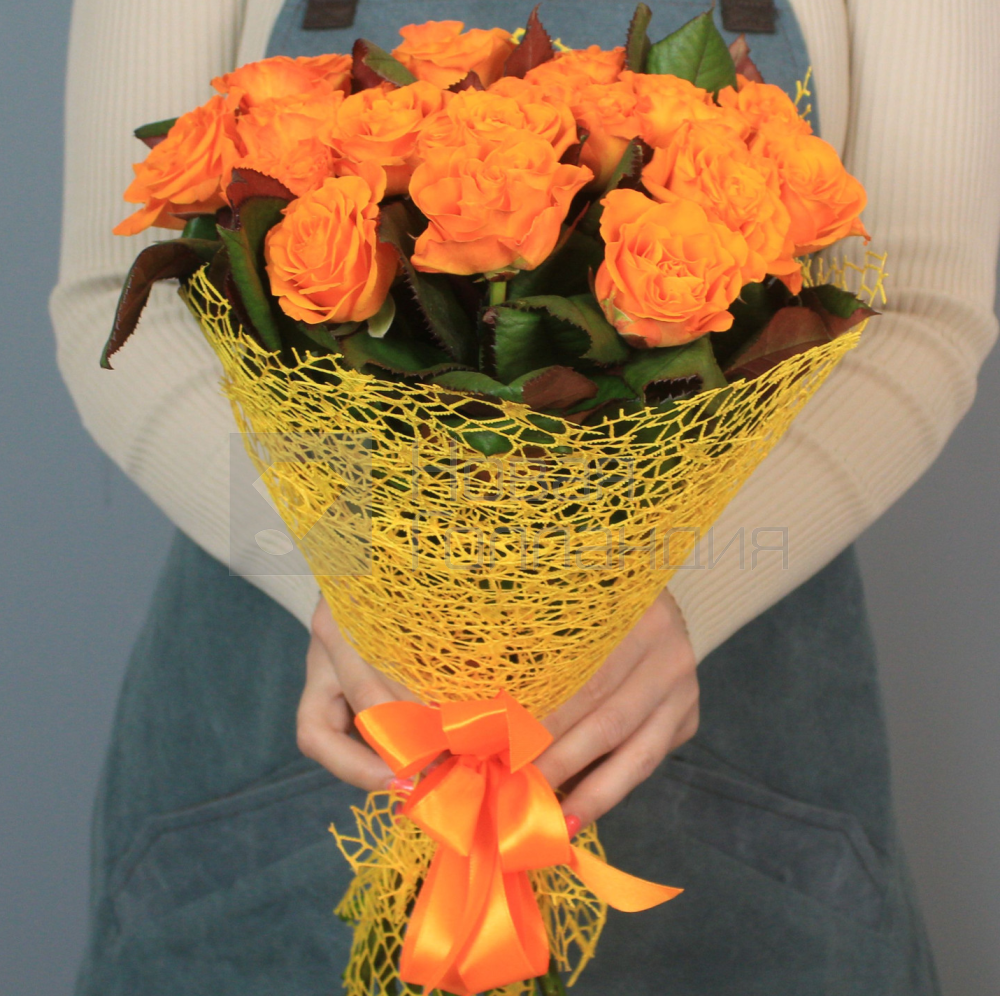 Букет 21 оранжевая роза 50см