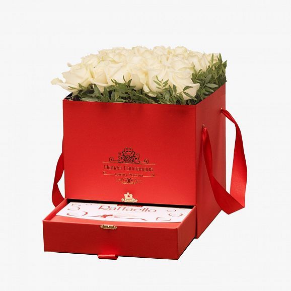 Красная коробка шкатулка 25 белых роз Raffaello в подарок №396