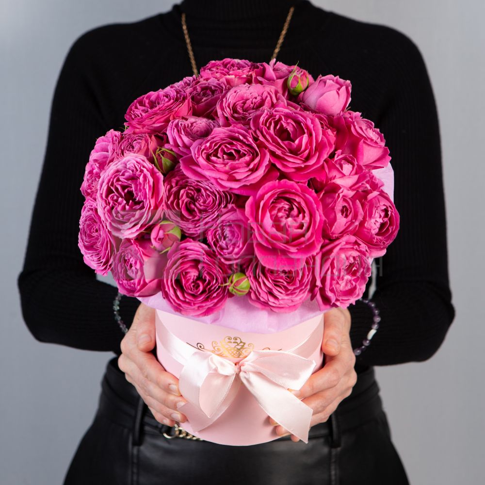 9 розовых кустовых пионовидных роз в маленькой розовой коробке №292