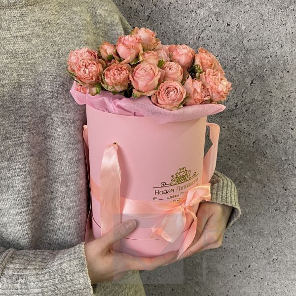 9 розовых пионовидных роз в маленькой розовой шляпной коробке № 812 NEW