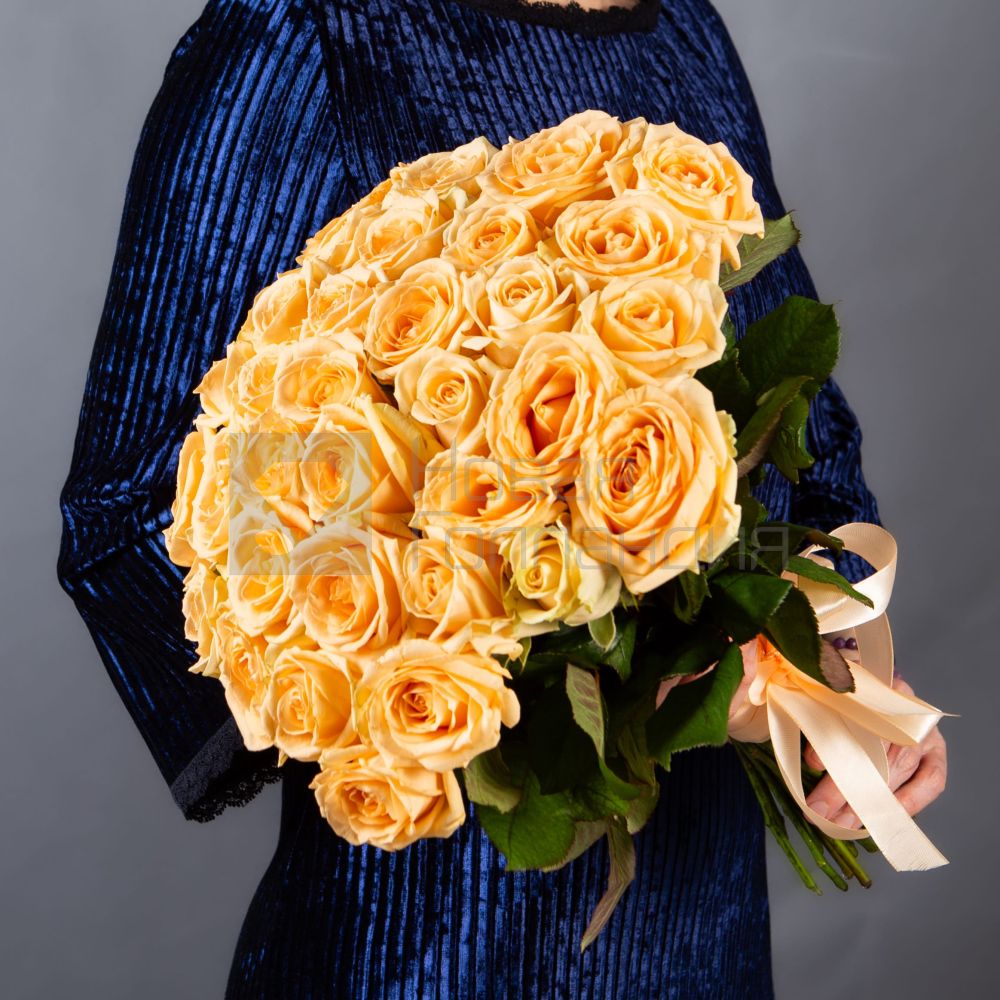 Букет 35 кремовых роз 40 см