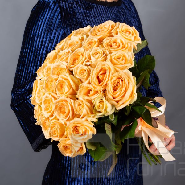 Букет 35 кремовых роз 40 см