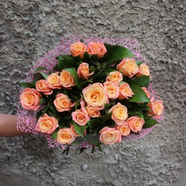 Букет 25 персиково-розовых роз 40 см