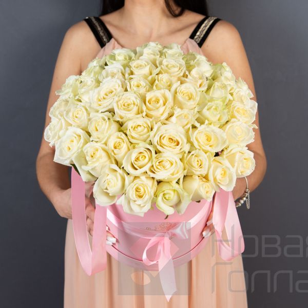 51 Белая роза в большой розовой шляпной коробке №114