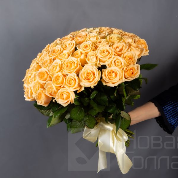Букет 75 кремовых роз 40 см
