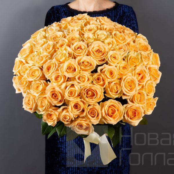 Букет 75 кремовых роз 40 см