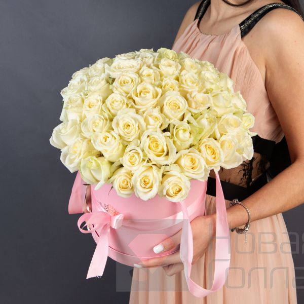 51 Белая роза в большой розовой шляпной коробке №114