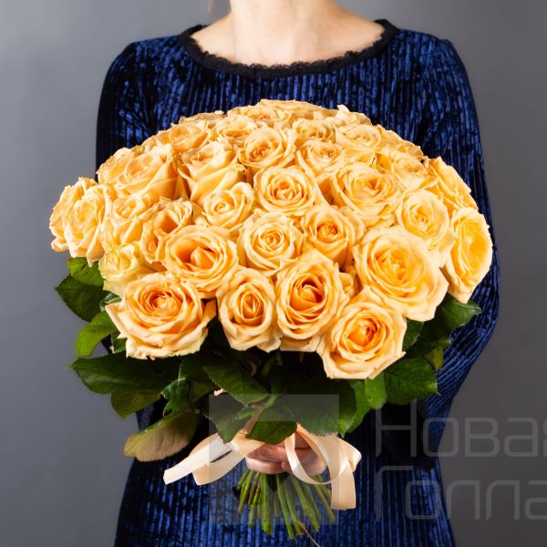 Букет 35 кремовых роз 40 см
