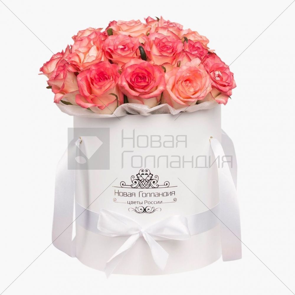 15 розовых роз Джумелия в маленькой белой шляпной коробке №289