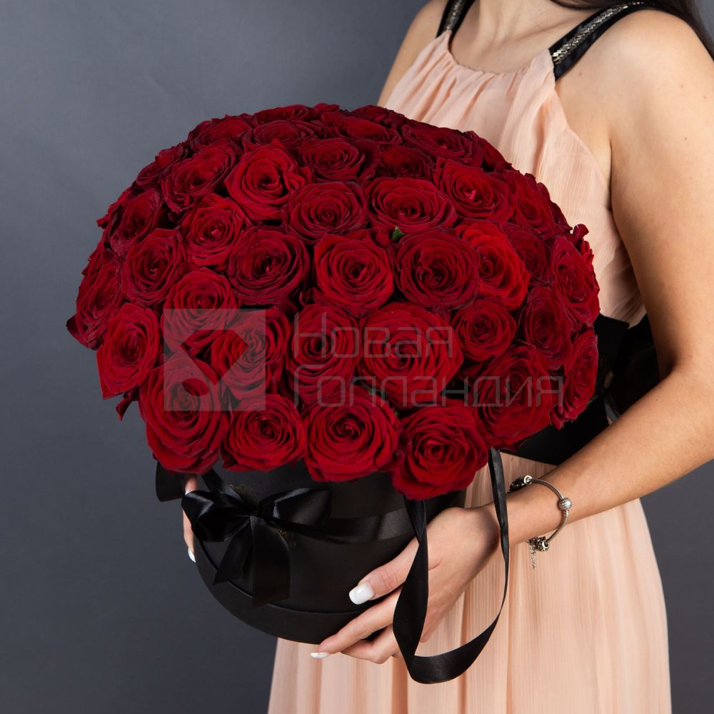 51 Красная роза в большой черной шляпной коробке №212