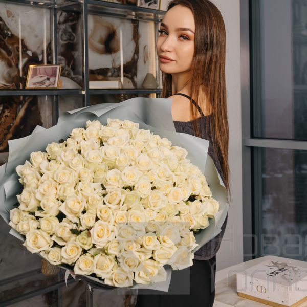 Букет 101 белая роза 40 см Россия